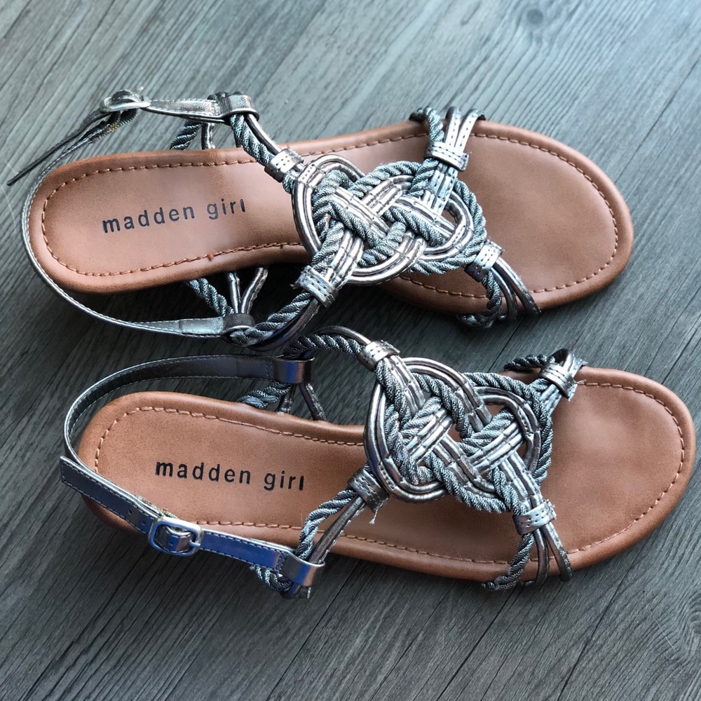 Silver women’s sandals - Size 8